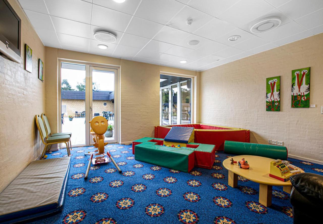 Hotel/ Marina *