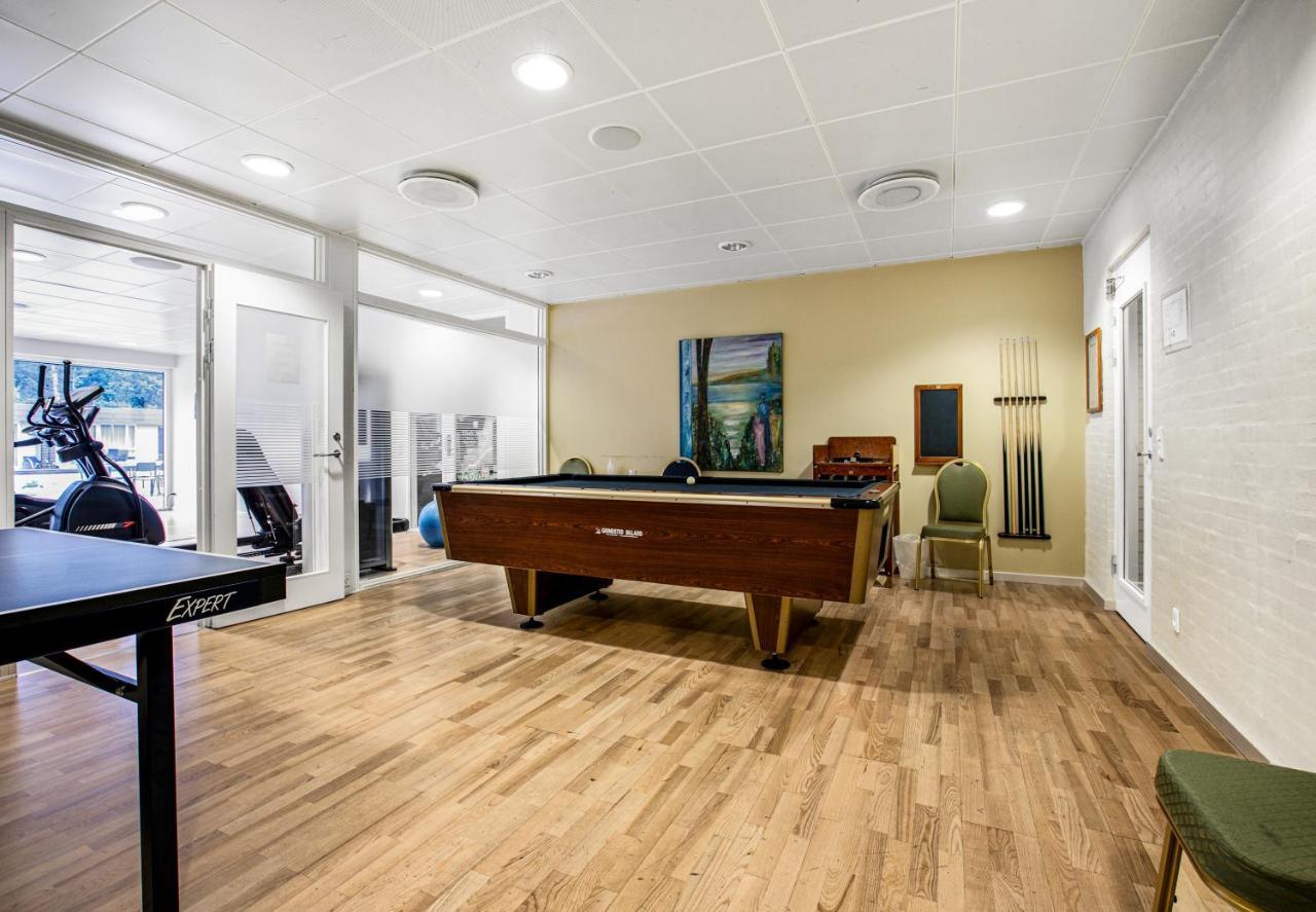 Hotel/ Marina *