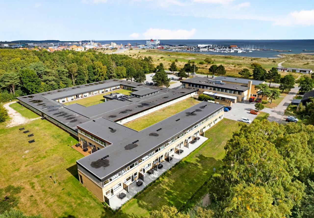 Hotel/ Marina